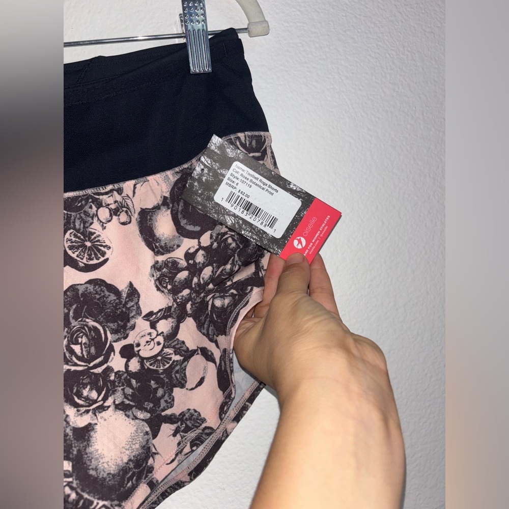 Oiselle Roga Shorts Running Workout Gym Women's 6 - Picture 3 of 3